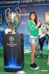 周秀娜表演魔术为球星送礼 曾为男友改变爱好(图)