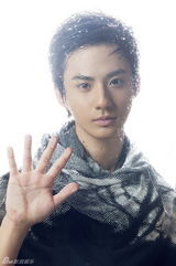 组图：赵文浩拍魅力写真 朦胧场景秀独特气质