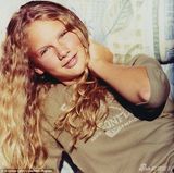 组图：泰勒-斯威夫特青涩旧照被指女大十八变