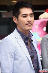 组图：蓝正龙新剧开播 为收视要求长泽雅美脱衣