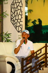 幻灯：王志文等出席活动 称片酬拿出来说不礼貌