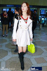 组图：T-ara赴日办粉丝签名会 红装贺圣诞