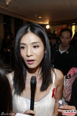 组图：杨采妮加勒比海度蜜月 长辈已想抱孙