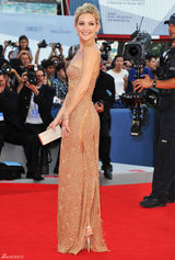 组图：凯特-哈德森性感亮相威尼斯电影节