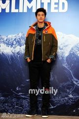 组图：韩星崔允英李基宇等出席户外品牌开业式