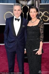 组图：《林肯》丹尼尔-戴-路易斯携妻亮相红毯