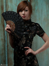 高清组图：韩国车模黄美姬旗袍写真 大秀中国风