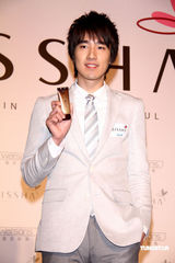 幻灯图集：赵又廷白西装扮王子 否认黑道逼迫传闻