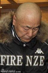 组图：亲友出席李默然告别式 表情哀伤眼泛泪光