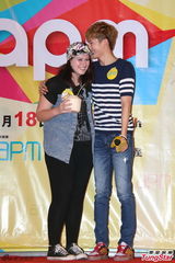 组图：SJ-M周觅推个人新书 愿做肌肉男拍写真集