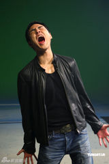 幻灯图集：阮经天赵又廷拍MV 斗演技比身材玩暧昧