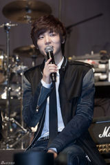 高清组图：韩团CNBLUE召开新专辑发布会献唱新曲