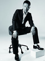 组图：黄志忠蓄须出镜登封面 沧桑感潮叔范儿十足