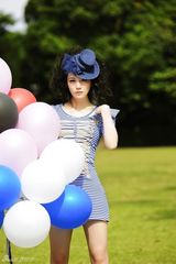 组图：唐于鸿变身春之精灵 清新明亮尽显文艺范儿