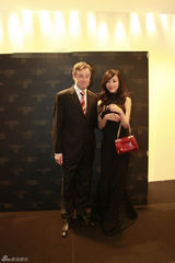 组图：张静初优雅亮相法国美艳全场