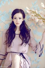 组图：唐于鸿春日写真温情洋溢 享受最好的时光