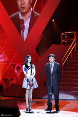 组图：姚晨影像季为宅男颁奖 薄荷绿短裤显清爽