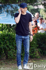 组图：韩星宋仲基入伍短发帅气 将服现役21个月