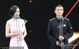 组图：文章杨幂获金鹰节最具人气男女演员奖