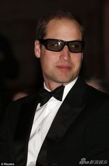 组图：凯特王妃蕾丝礼服华美 戴3D眼镜看纪录片