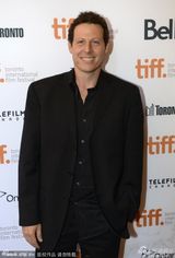 组图：《爱情的模样》首映 安妮特知性亮相