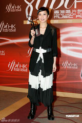 幻灯图：阿Sa(蔡卓妍)时尚现身颁奖礼 走出阴霾露久违笑容