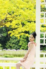 组图：唐于鸿异国写真娇艳迷人 生如夏花绚烂精致