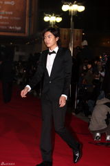 高清组图：青龙奖红毯女星争艳 河智苑孙艺珍成焦点