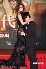 幻灯图：吴佩慈捧场《九》首映 称不会为爱牺牲太多