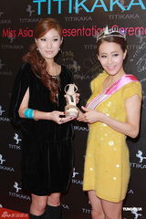 组图：应届亚姐出席颁奖礼 冠军冯雪冰想在港定居