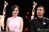 组图：文章杨幂获金鹰节最具人气男女演员奖