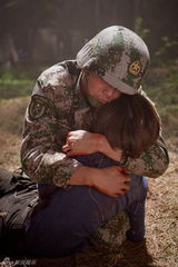 组图：《神犬奇兵》荒漠孤烟演绎军旅豪情