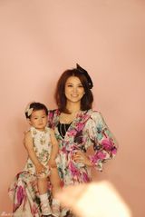 组图：李湘携爱女拍封面 小公主活泼大方有明星范儿