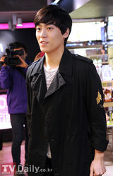 组图：韩星John Park亲和迷人出席签名会