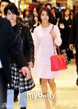 组图：韩团f(x)出席粉丝签名会 宋茜拍戏缺席