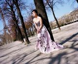 组图：陶红欧洲时尚写真清新淡雅 流露真实美感