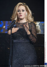 组图：阿黛尔蜡像伦敦揭幕 经典妆容显成熟尊贵