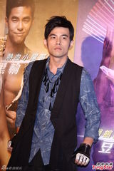 组图：周杰伦《天台》邀曾志伟纳豆柯有伦宣传