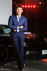 组图：涂松岩示范商务男装帅气穿搭