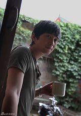 高清组图：满江新专辑封面照曝光 尽显熟男魅力