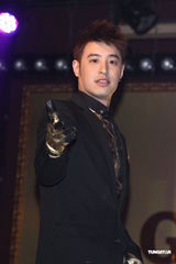 组图：潘玮柏挖坑给吴克群跳 问夜店把妹经验