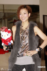 幻灯：郑秀文拼命为个唱彩排 否认为教会捐款三千万