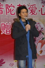 高清组图：丁子峻上海为智障儿童送温暖