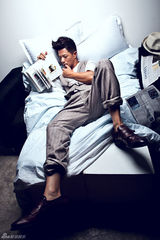 组图：段奕宏写真显熟男风范 深沉内敛魅力十足