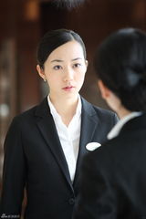 组图：韩雪新剧挑战职场御姐 化身干练冰美人