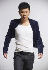 组图：《如意》王骁时尚写真彰显轻熟男多面造型