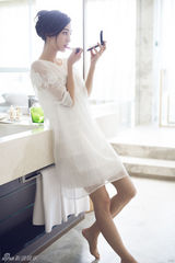 组图：王丽坤登《精品》封面灵动俏皮