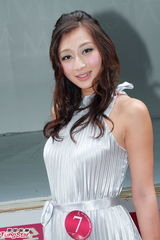 组图：亚姐闹市拉票搏反转 黄璧安票数由高跌低