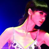 高清组图：柳岩跨界拍MV 露背妖娆演绎复古迷离