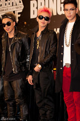 组图：韩团Bigbang香港开唱 GD红发抢眼TOP斯文